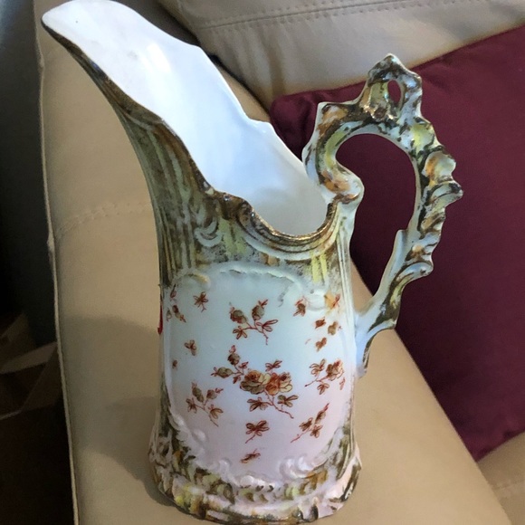 Vintage Victorian style pitcher - Picture 3 of 4